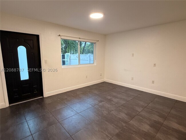 Building Photo - 3040 NW 27th St