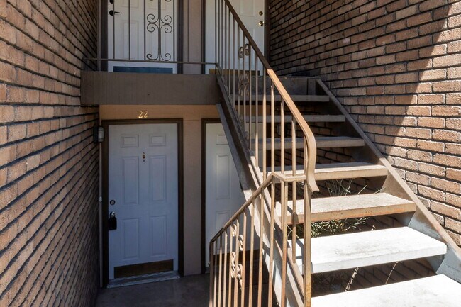 Building Photo - Sugarhouse -  2 Bed 1 Bath 1 Covered Parking