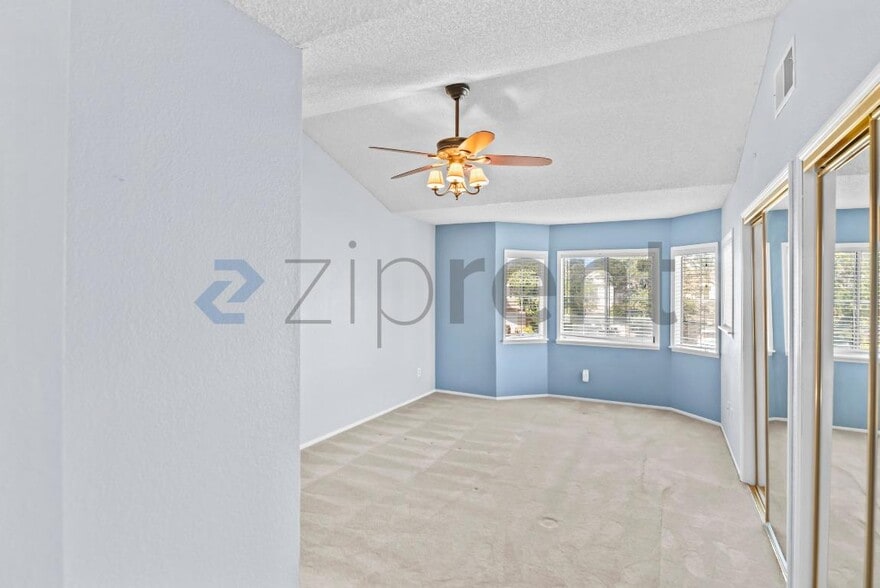 Building Photo - Unit