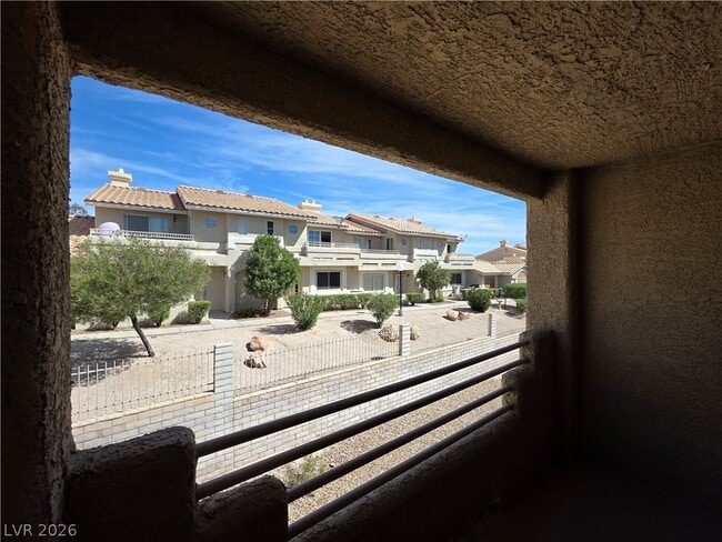Building Photo - 2200 Highpointe Dr