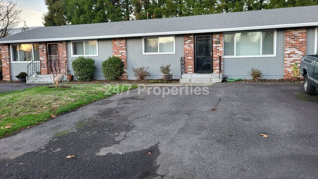 Building Photo - 2025-75MF