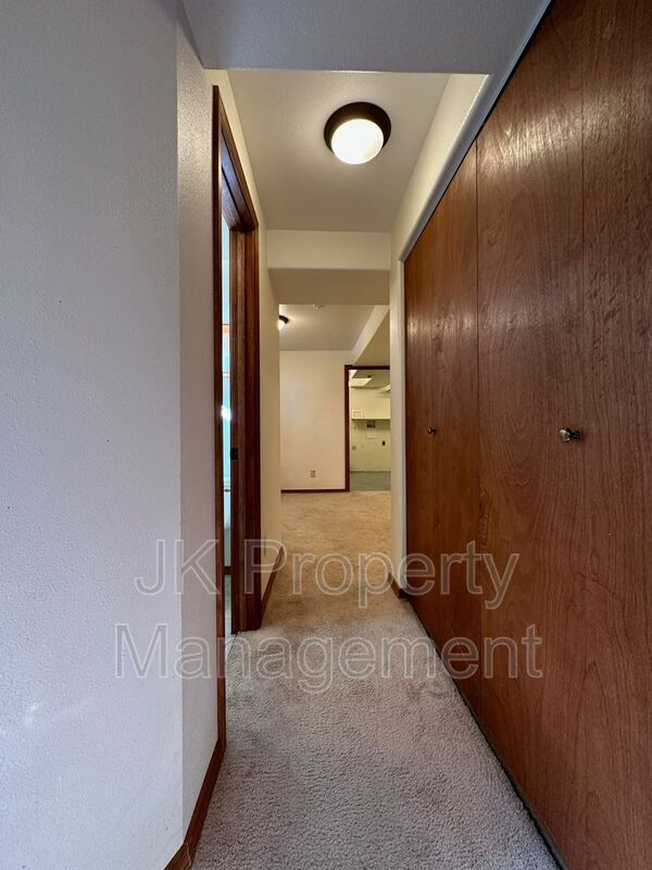 Building Photo - 319 Beth Dr