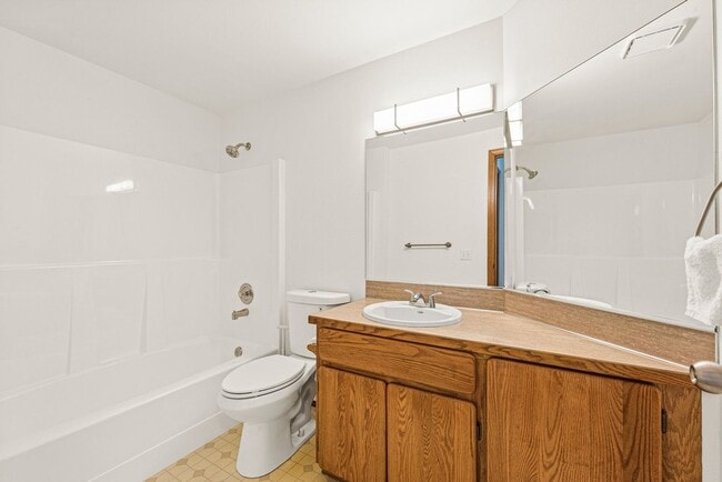 Building Photo - Beautiful 3-Bedroom, 2-Bath Home on a Corner Lot in Spanaway