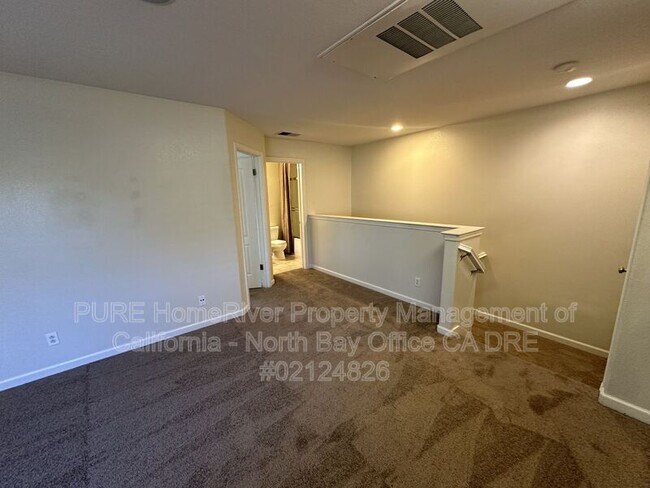 Building Photo - 2218 Versailles St