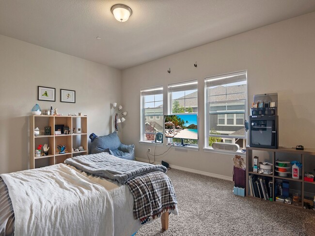 Building Photo - Beautiful 3 Bed, 3 1/2 Bath Townhome in We...