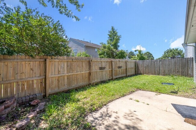 Building Photo - 3701 Bay Crescent