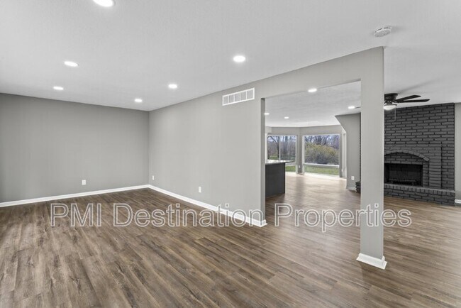 Building Photo - 2081 Willow Ln