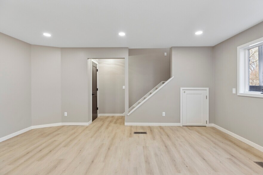 Building Photo - 1205 Sterling Way