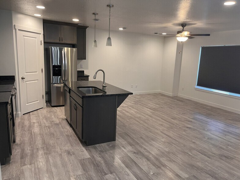 Building Photo - 1156 S 800 W