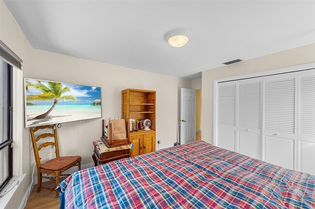 Building Photo - 6809 SE Yorktown Dr