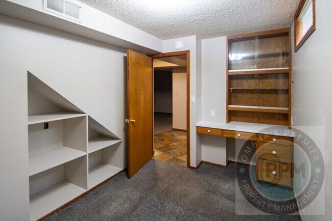 Building Photo - 12175 Pedersen Dr