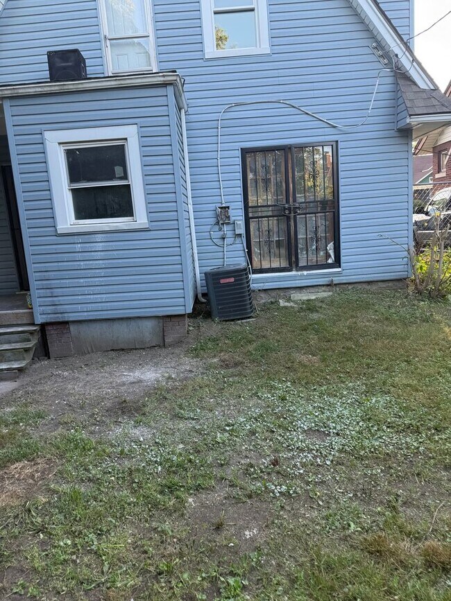 Building Photo - 12722 Birwood St