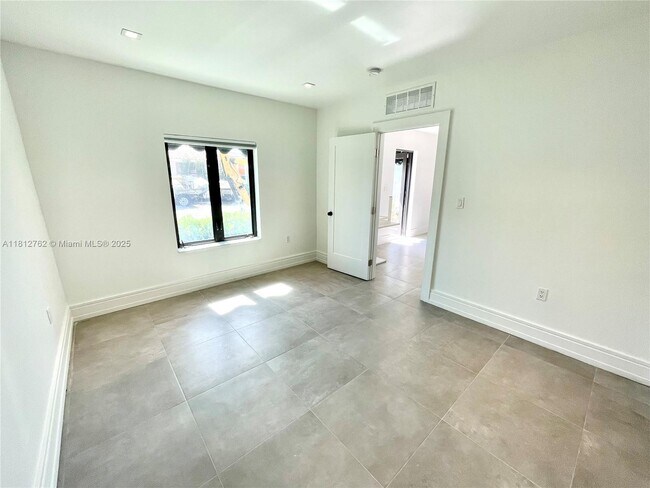 Building Photo - 2180 NW 23rd Ct