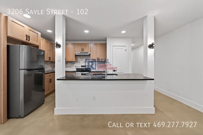 Building Photo - 3206 Sayle St