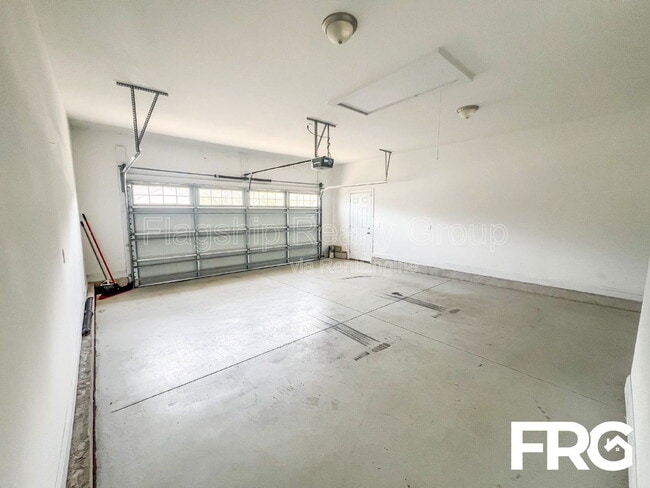 Building Photo - 313 N Landing Dr