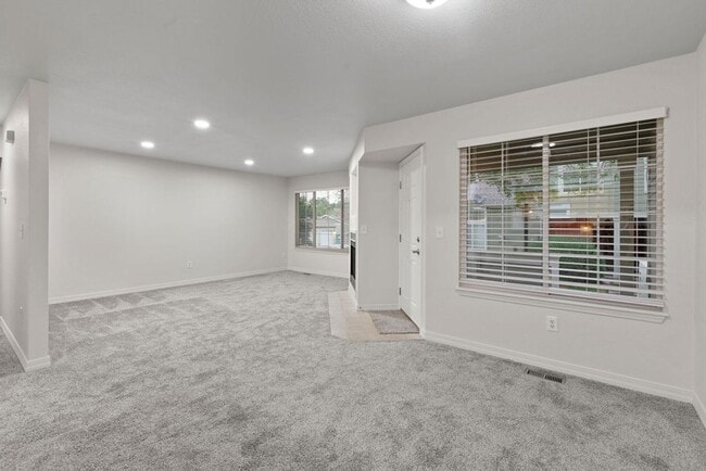 Building Photo - Spacious 2 Bedroom, 2.5 Bath Townhome in Desirable South Fort Collins