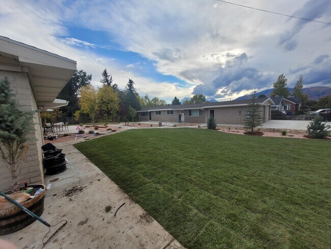 Building Photo - 245 W 200 N
