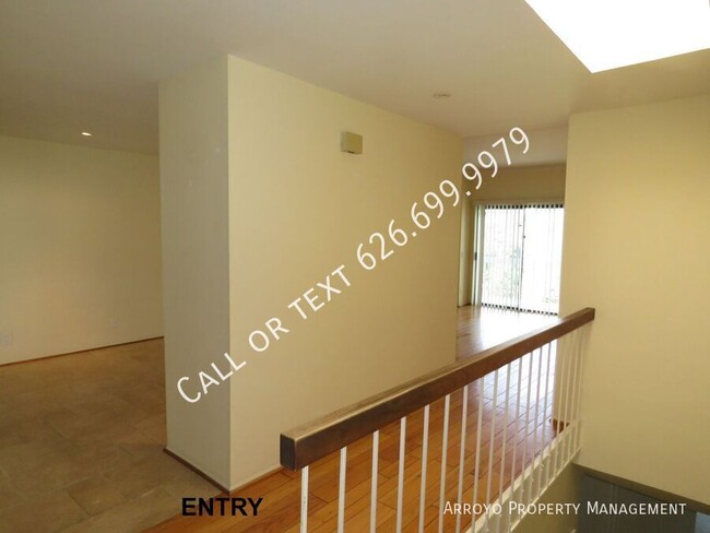 Building Photo - 617 Cabrillo Villas