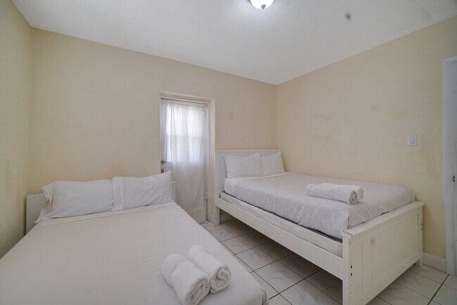 Building Photo - 1030 NW 144th St