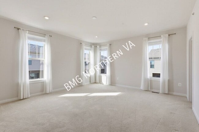 Building Photo - 201 Park Central Ter