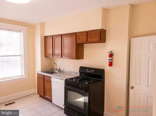 Building Photo - Baltimore Rowhome For Rent