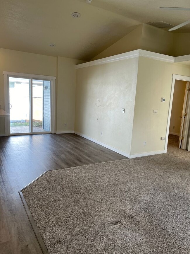 Building Photo - Coming soon! 3 bed single family home on a...