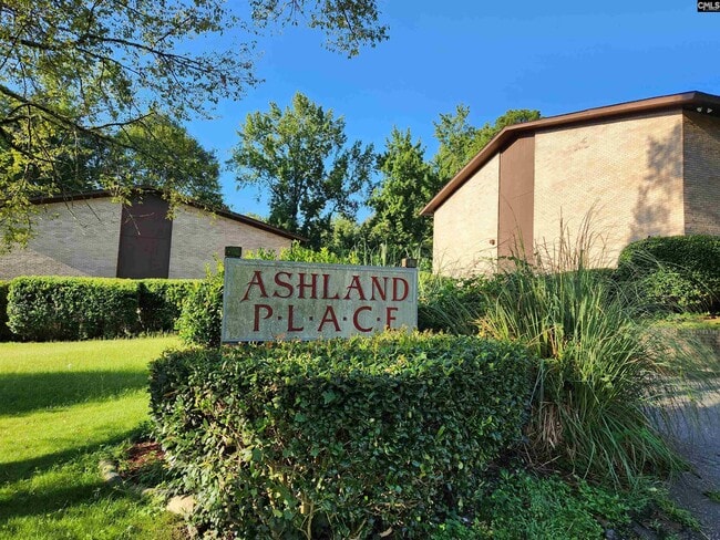 Primary Photo - 721 Deerwood St