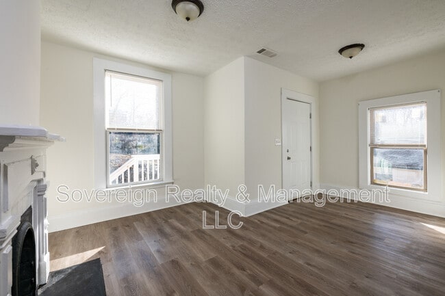Building Photo - 404 Paines Ave NW