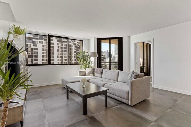 Building Photo - 540 Brickell Key Dr
