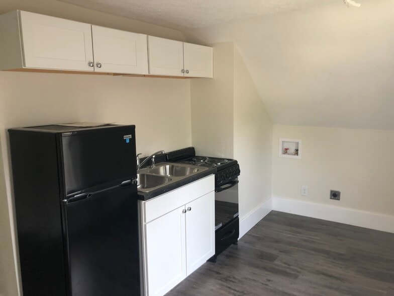 Kitchen - 610 S Washington St