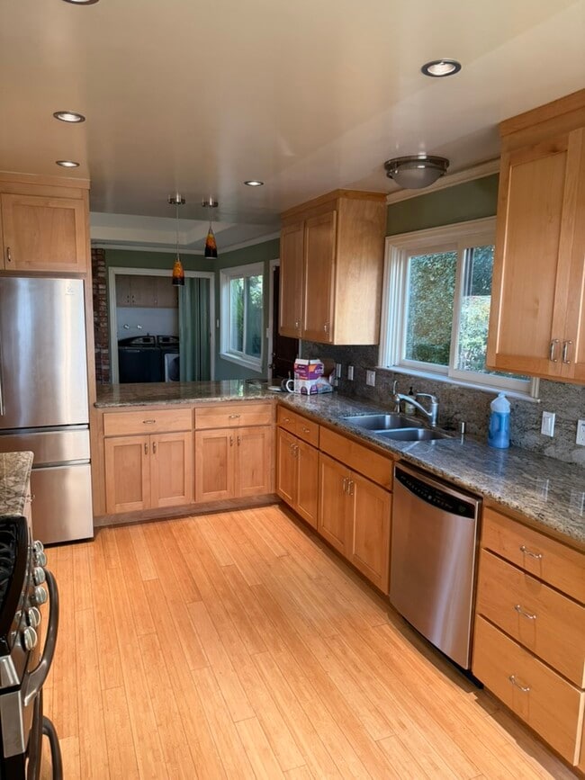 Building Photo - 242 Sandringham Rd