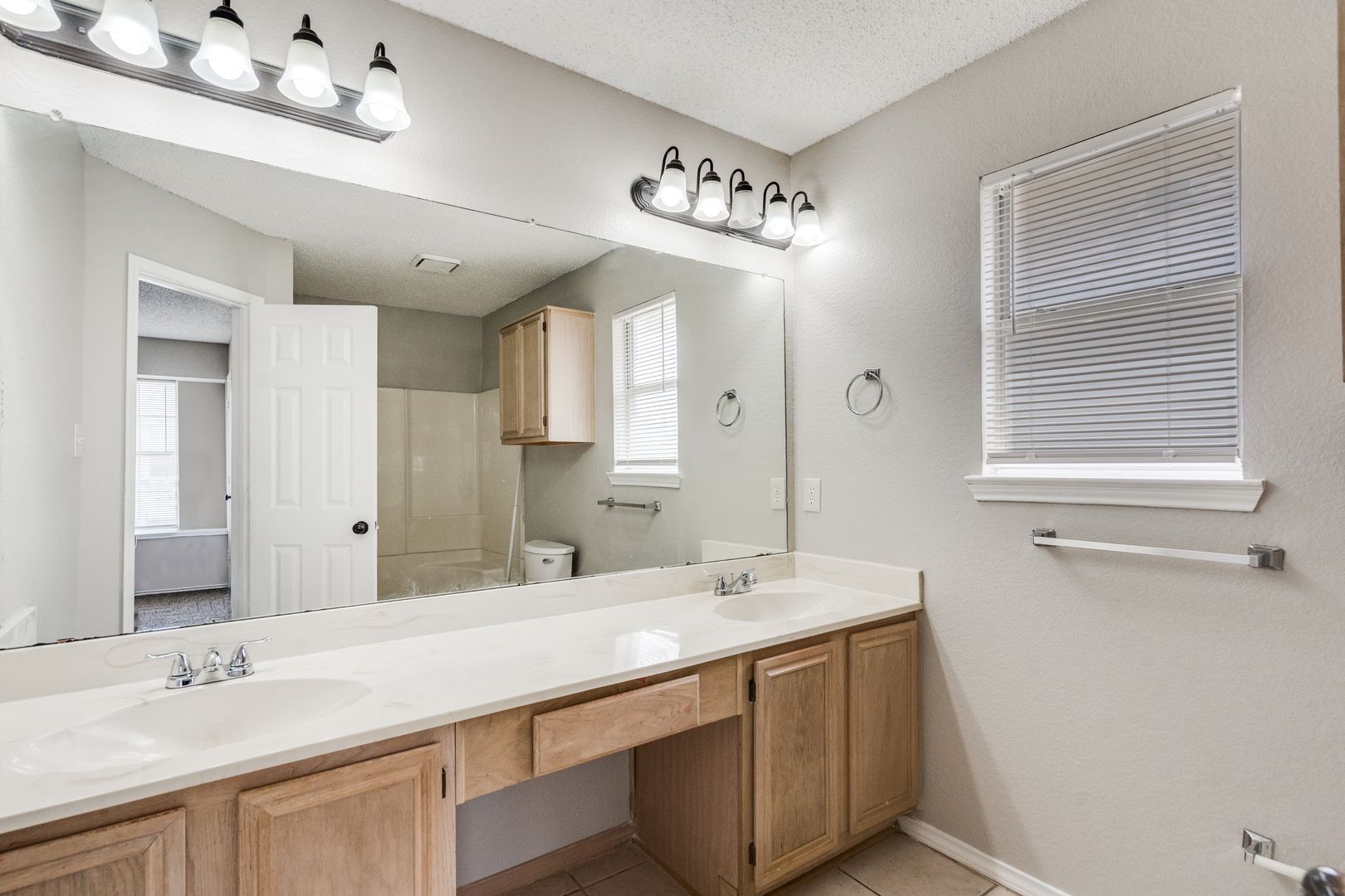 Building Photo - 1533 Collin Dr