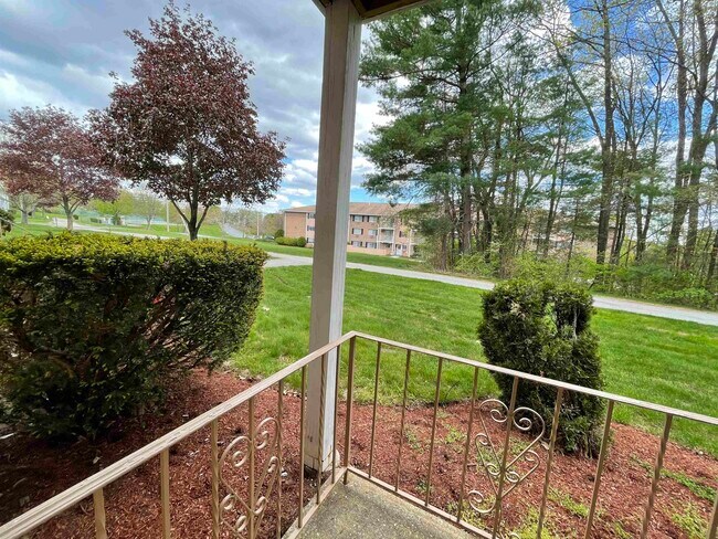 Building Photo - 379 Huse Rd