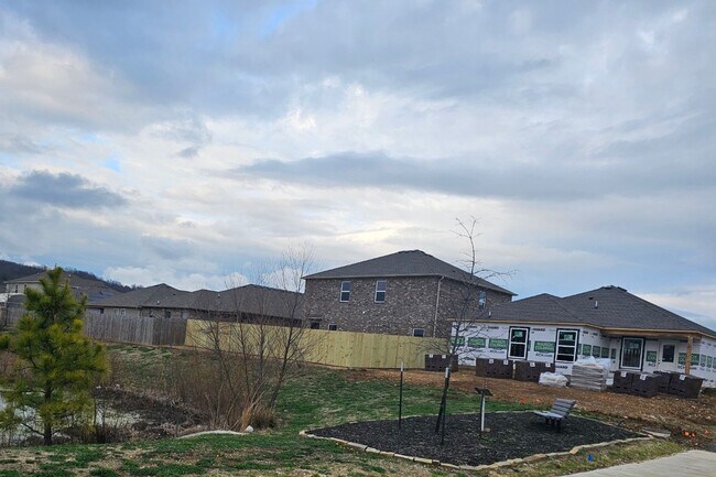 Building Photo - Newer 3-bedroom 2 bath home