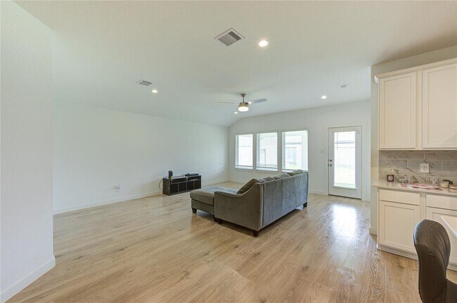 Building Photo - 30026 Gallatin River Ln