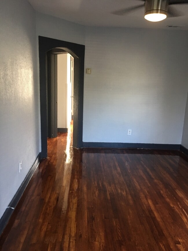Building Photo - 207 N Albany Ave