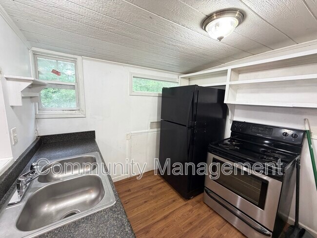 Building Photo - 18819 Greenwell Springs Rd