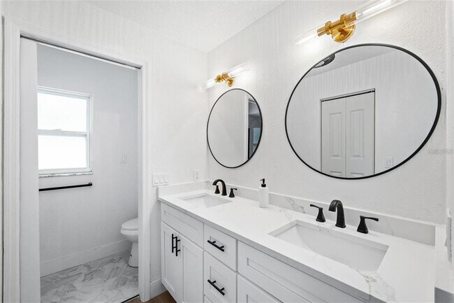 Building Photo - 10997 117th St N