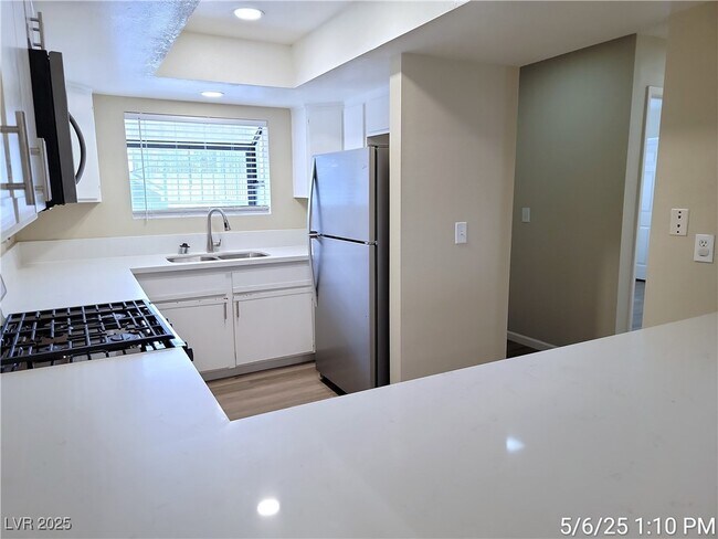 Building Photo - 2815 Blue Bonnet Dr