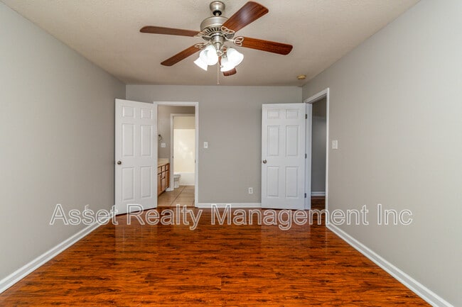 Building Photo - 4622 Ventura Dr