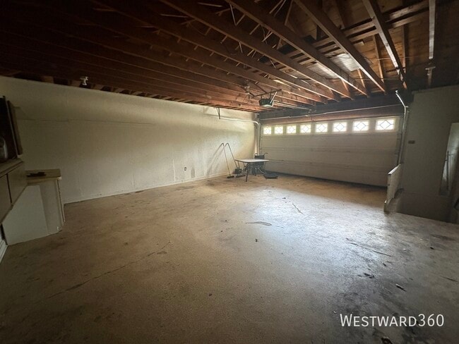 Building Photo - 16 Longwood Dr