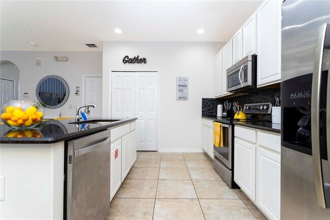 Building Photo - 650 Las Fuentes Dr