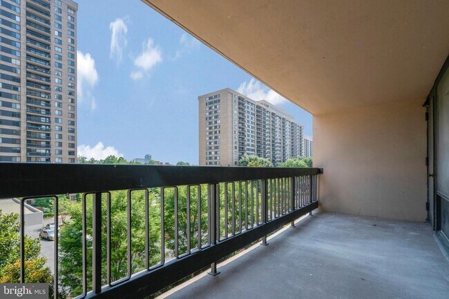 Building Photo - 3701 S George Mason Dr