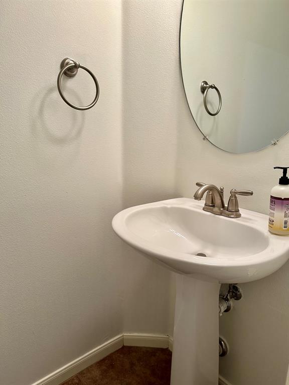 Building Photo - 512 Eberhart Ln