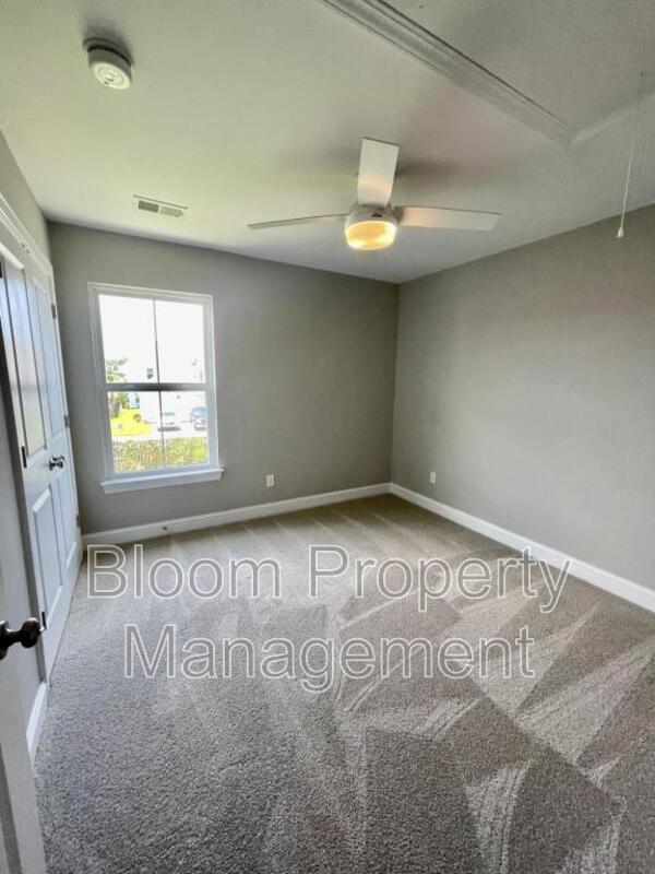 Building Photo - 1711 Sparkleberry Ln