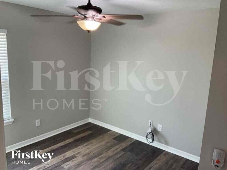 Building Photo - 121 Alexandria Cir