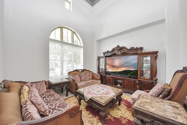 Building Photo - 1911 Sapphire Pines Ln