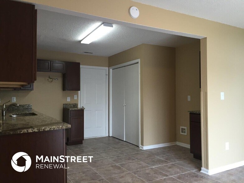 Building Photo - 5329 Alameda Rd