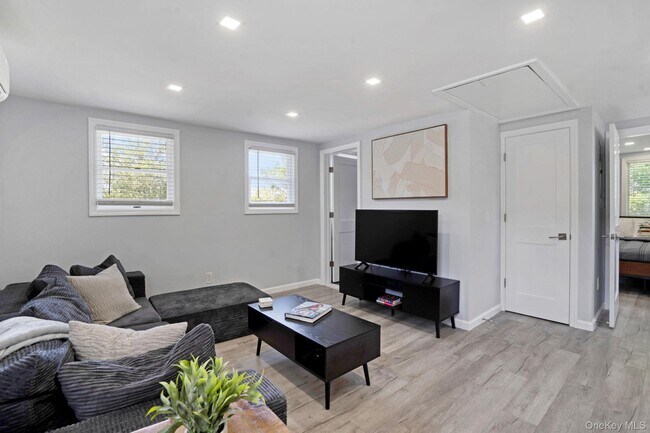 Building Photo - 108 Sheridan Ave