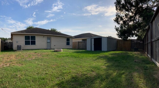 Building Photo - 4047 Pedernales River Ln
